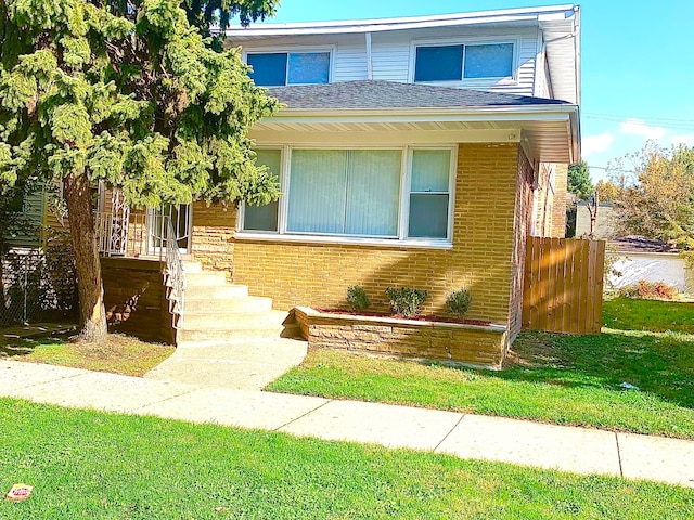 view of front facade with a front lawn