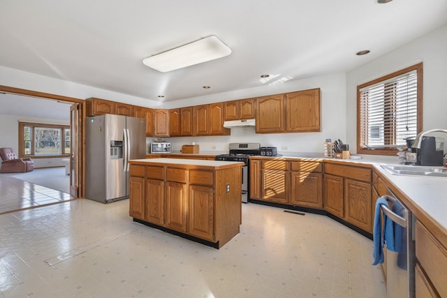 kitchen featuring appliances with stainless steel finishes, sink, and a kitchen island