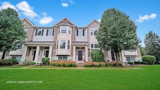 view of front facade with a front yard