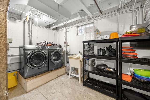 laundry area featuring light tile patterned floors and washing machine and clothes dryer