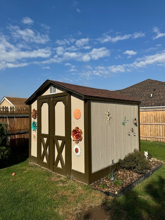 view of outbuilding with a yard