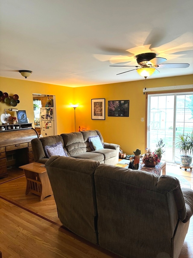 living room featuring hardwood / wood-style flooring and ceiling fan