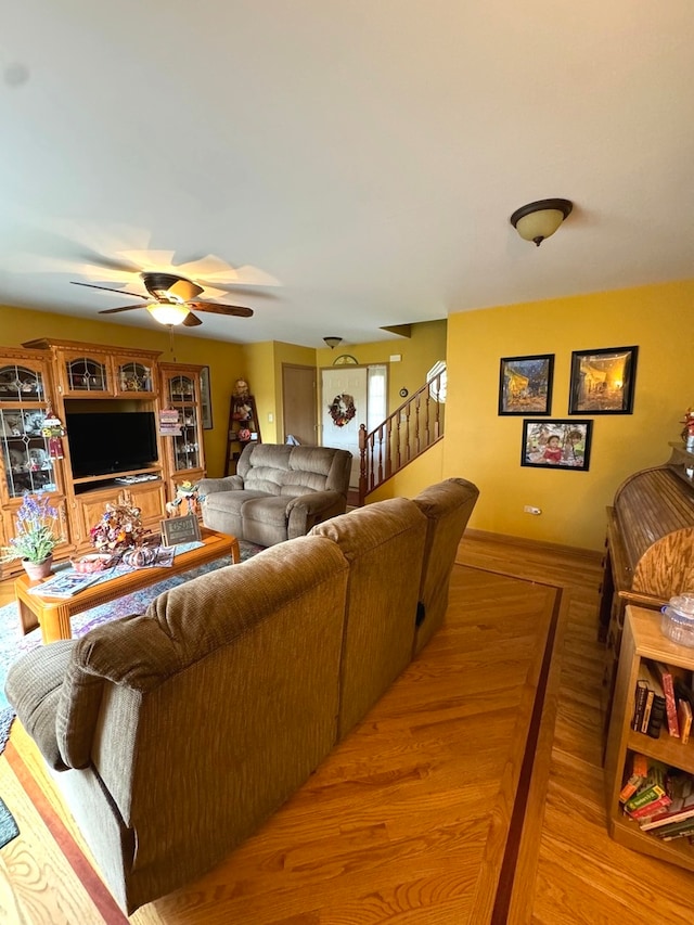 living room featuring light hardwood / wood-style floors and ceiling fan