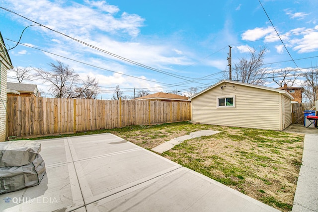 view of yard featuring a patio