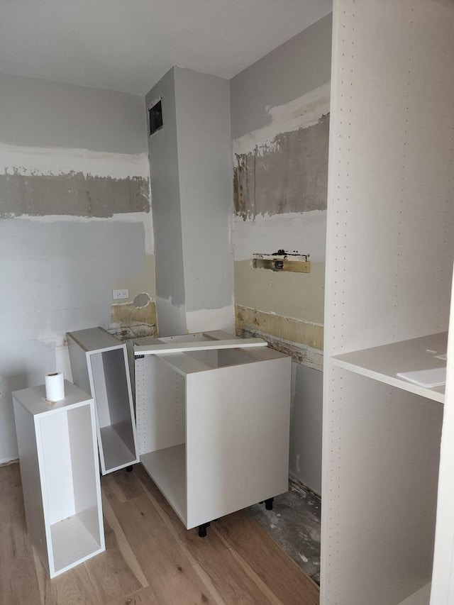 3600 N Lake Shore Dr Unit 622, Chicago, IL 60613 - bathroom featuring wood finished floors