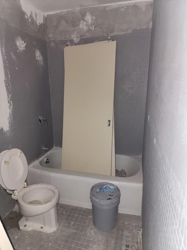 3600 N Lake Shore Dr Unit 622, Chicago, IL 60613 - full bath featuring toilet and tile patterned flooring