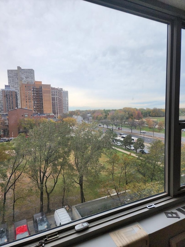 3600 N Lake Shore Dr Unit 622, Chicago, IL 60613 - balcony with a city view