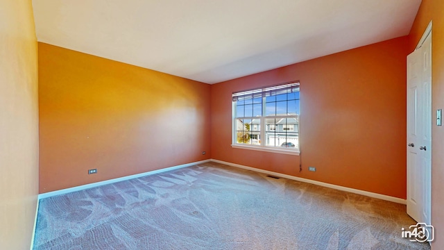 spare room featuring carpet floors