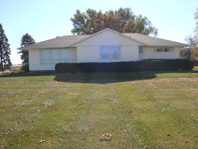 view of side of property featuring a lawn