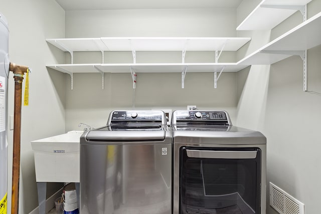 laundry room with sink and independent washer and dryer