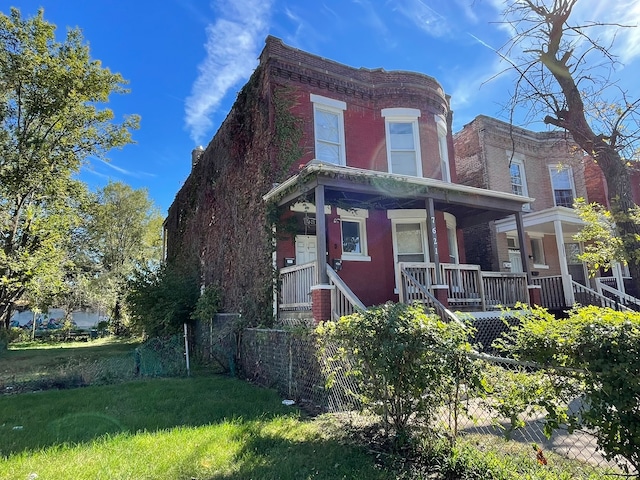 view of front of property with a front yard and a porch