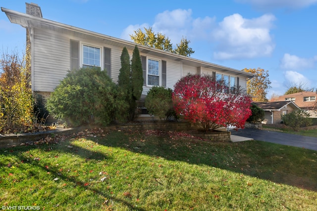 view of front of property with a front lawn