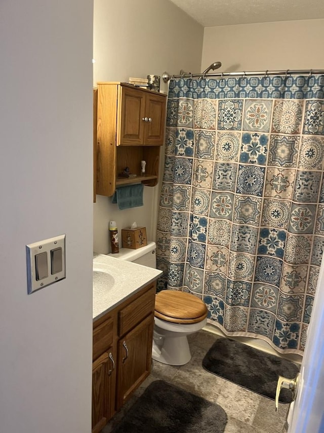 bathroom featuring vanity, a textured ceiling, toilet, and a shower with shower curtain