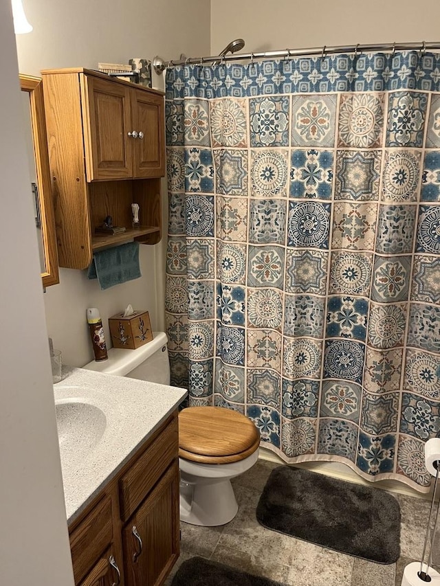 bathroom with vanity, toilet, and a shower with shower curtain