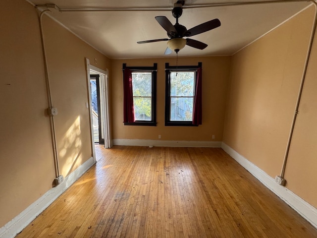 unfurnished room featuring crown molding, light hardwood / wood-style floors, and ceiling fan