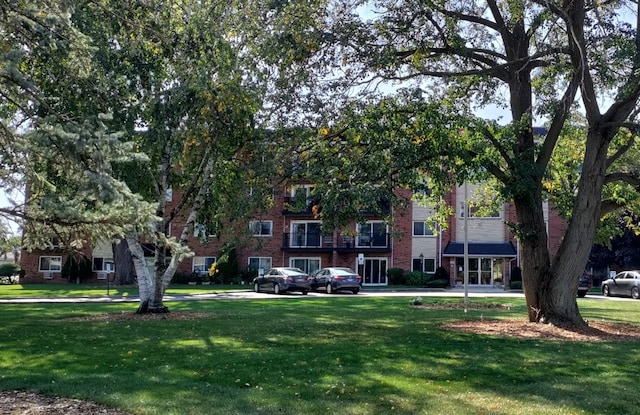 view of property's community with a lawn