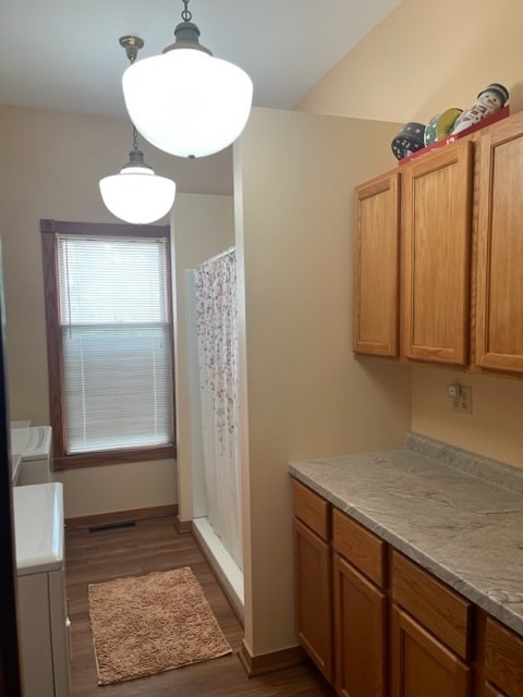 bathroom featuring vanity, hardwood / wood-style floors, a shower with curtain, and separate washer and dryer