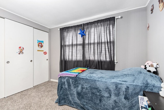 bedroom featuring a closet, carpet flooring, and crown molding