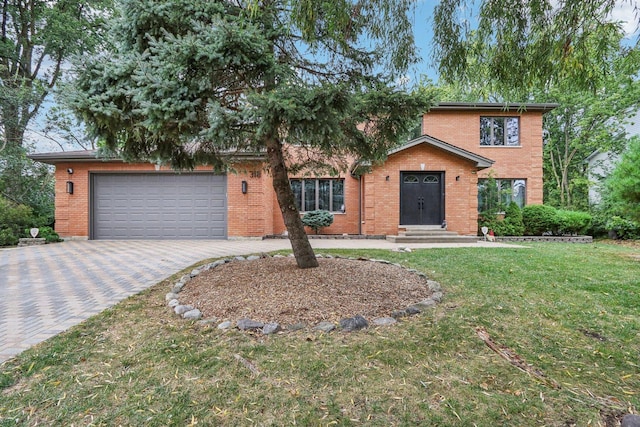 view of front of home with a front lawn