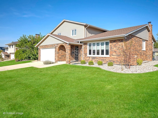 view of front facade featuring a front yard and cooling unit