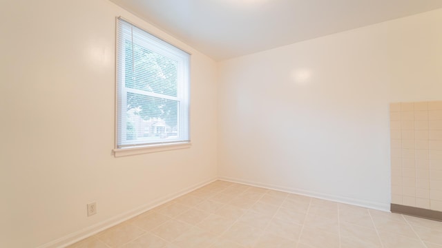 11318 S S Ave J, Chicago, IL 60617 - spare room with baseboards