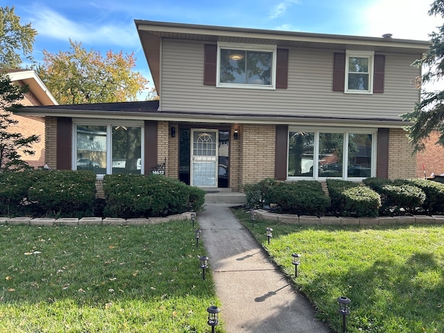 front facade featuring a front lawn