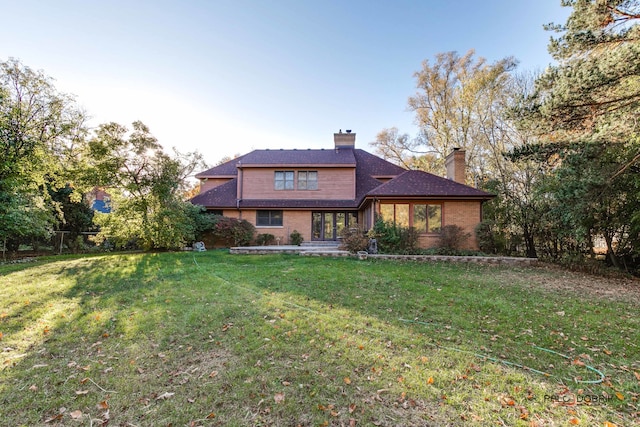 view of front of house featuring a front lawn