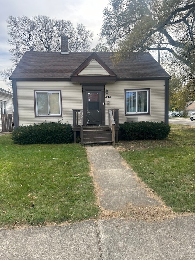 view of front of property with a front yard