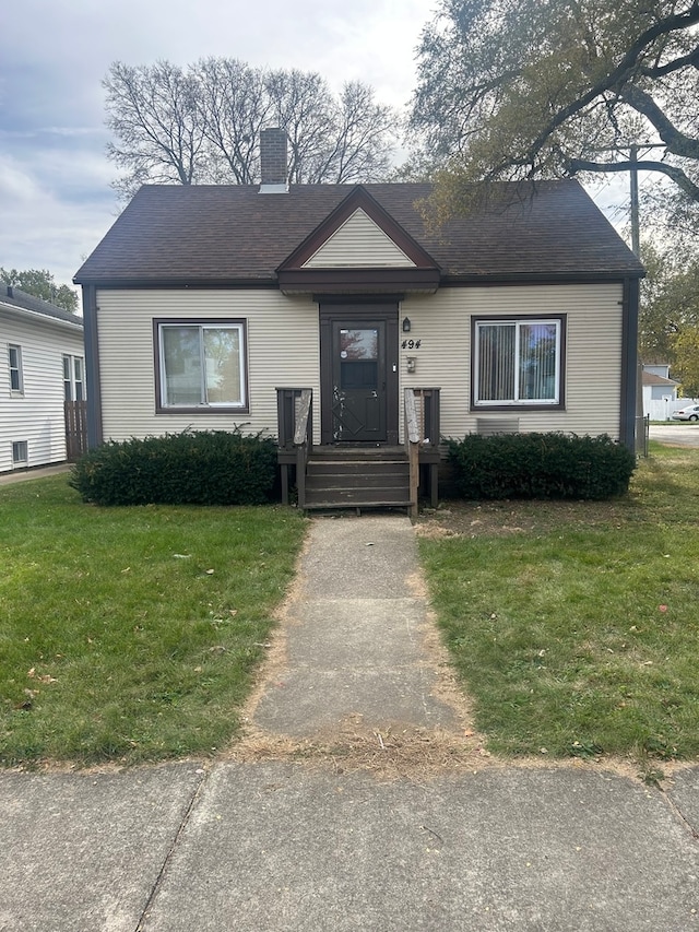 view of front facade with a front yard