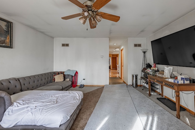 carpeted living room featuring ceiling fan