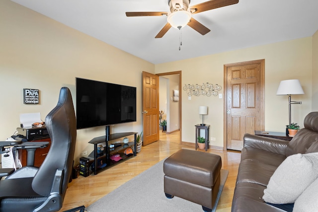 living room featuring light hardwood / wood-style floors and ceiling fan