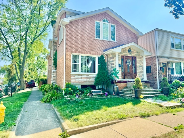 view of front facade featuring a front yard