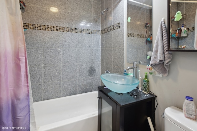 full bathroom featuring vanity, shower / tub combo with curtain, and toilet