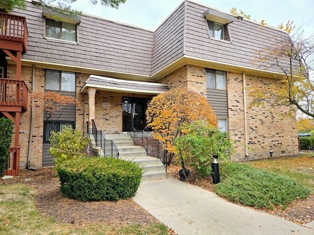 view of front facade with a balcony