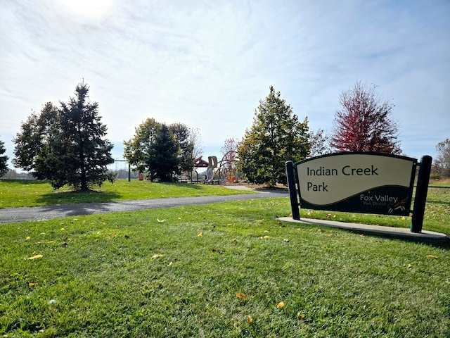 community sign with a lawn