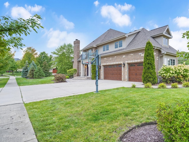 view of front of property featuring a front lawn and a garage