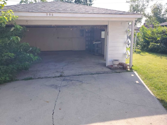 garage featuring a lawn