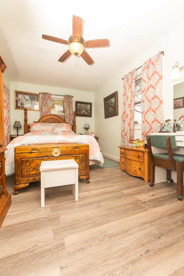 bedroom featuring light hardwood / wood-style floors and ceiling fan