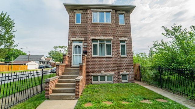 view of front of property with a front yard