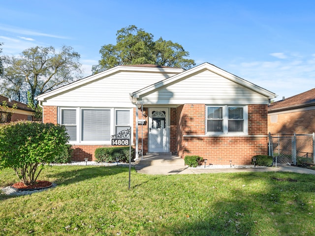 view of front of property with a front yard