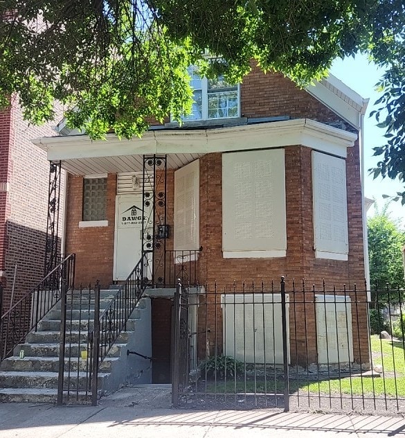 view of front facade featuring covered porch