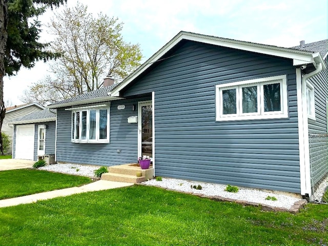 view of front of house with a front yard