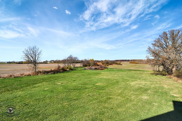 view of yard with a rural view