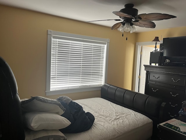 bedroom featuring ceiling fan