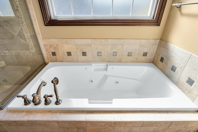 bathroom featuring tiled tub