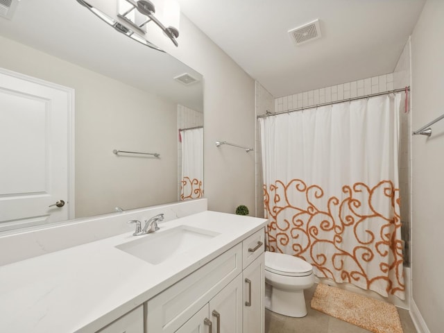 full bathroom featuring shower / bathtub combination with curtain, vanity, and toilet