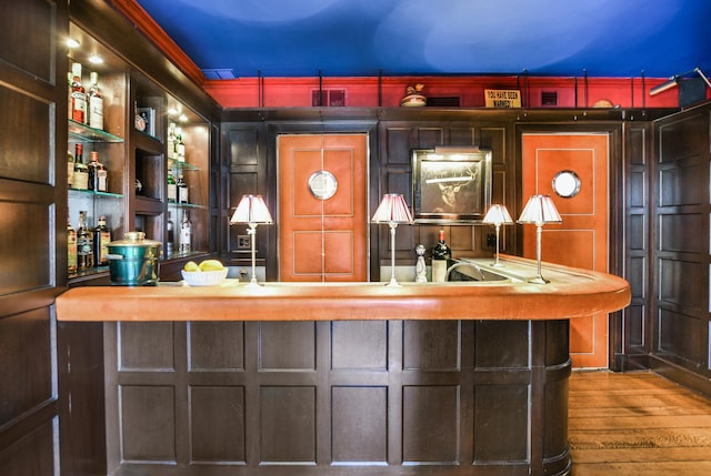 1320 N State Pkwy Unit 14-15Cd, Chicago, IL 60610 - bar featuring wood finished floors