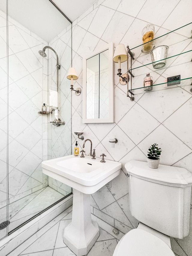 1320 N State Pkwy Unit 14-15Cd, Chicago, IL 60610 - bathroom featuring toilet, tile walls, a tile shower, and marble finish flooring