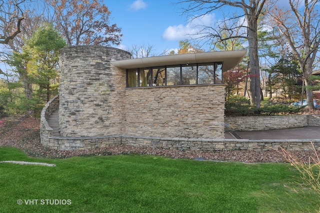 view of side of property featuring a yard