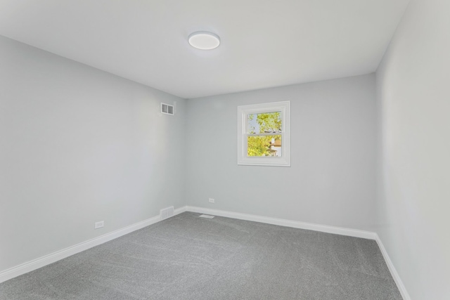 unfurnished room with carpet flooring